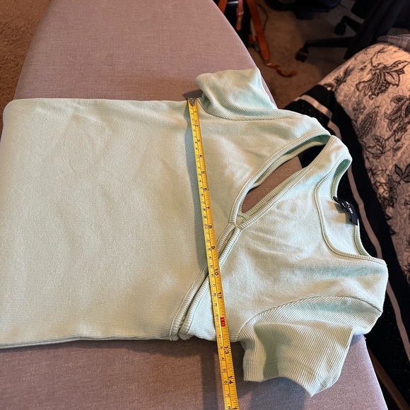 Cutout tee - Picture 8 of 11